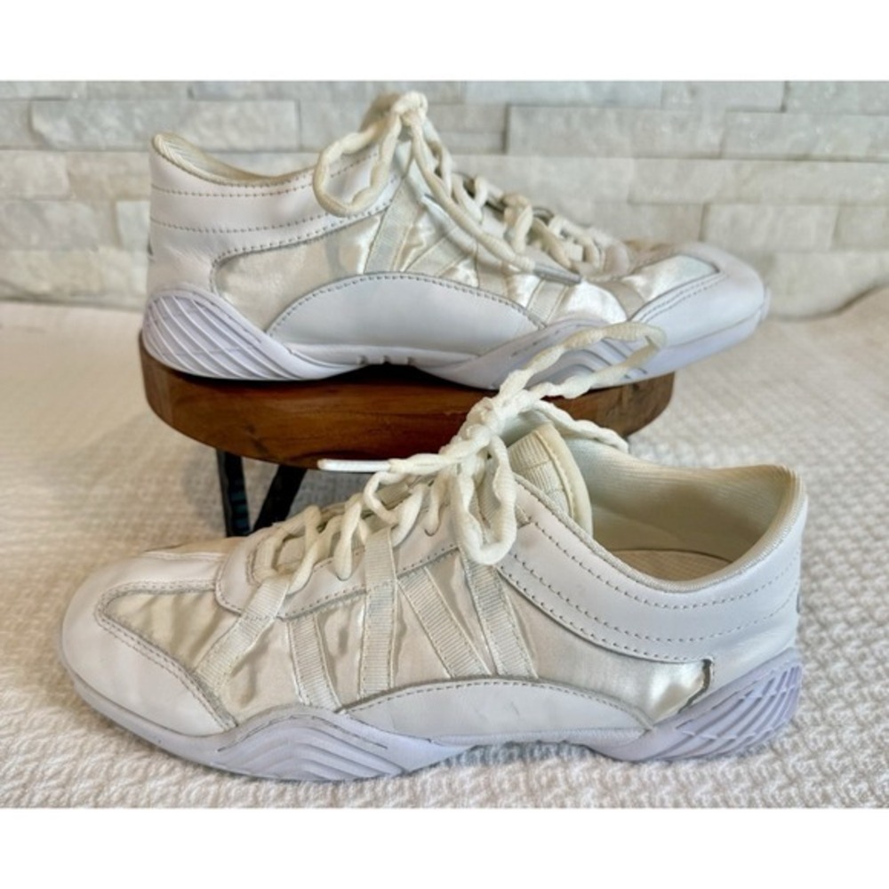 Nfinity Evolution Leather & Sateen cheer shoes Size 8